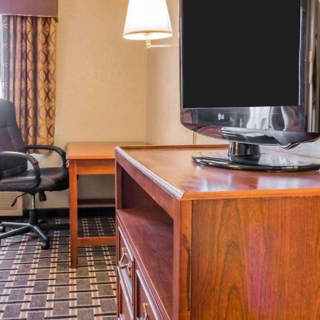 Quality Inn Grand Rapids North Уолкер Экстерьер фото