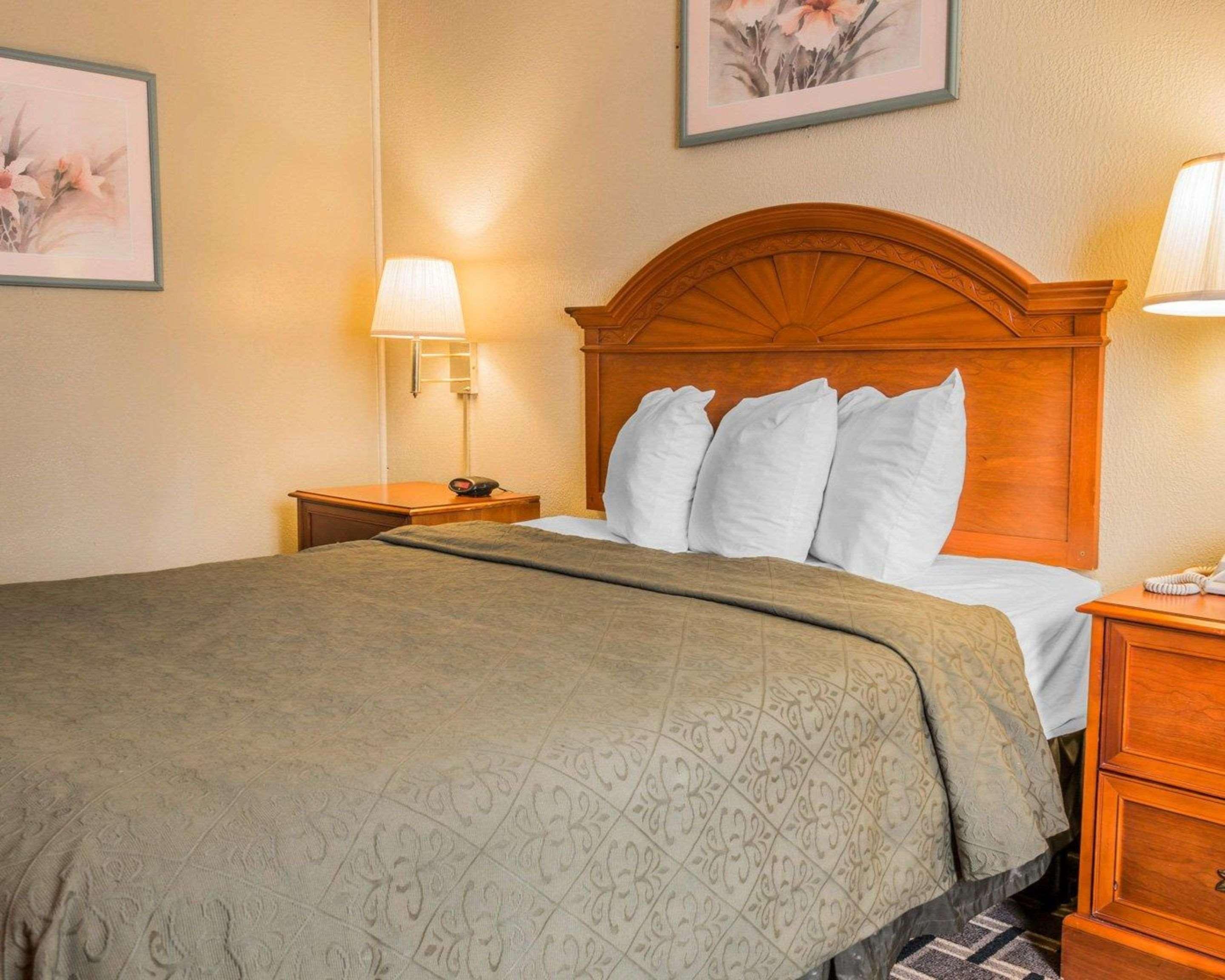 Quality Inn Grand Rapids North Уолкер Экстерьер фото