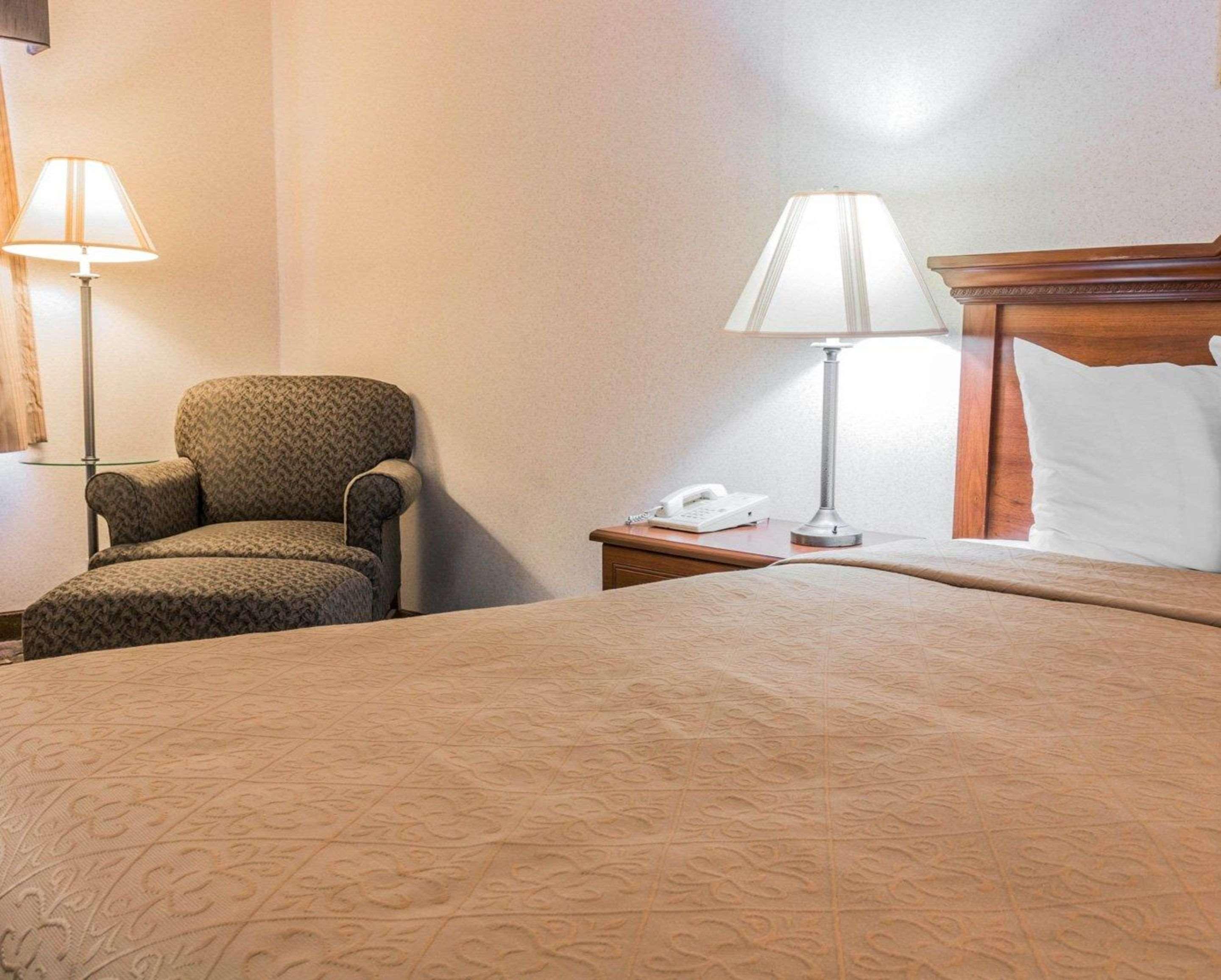 Quality Inn Grand Rapids North Уолкер Экстерьер фото