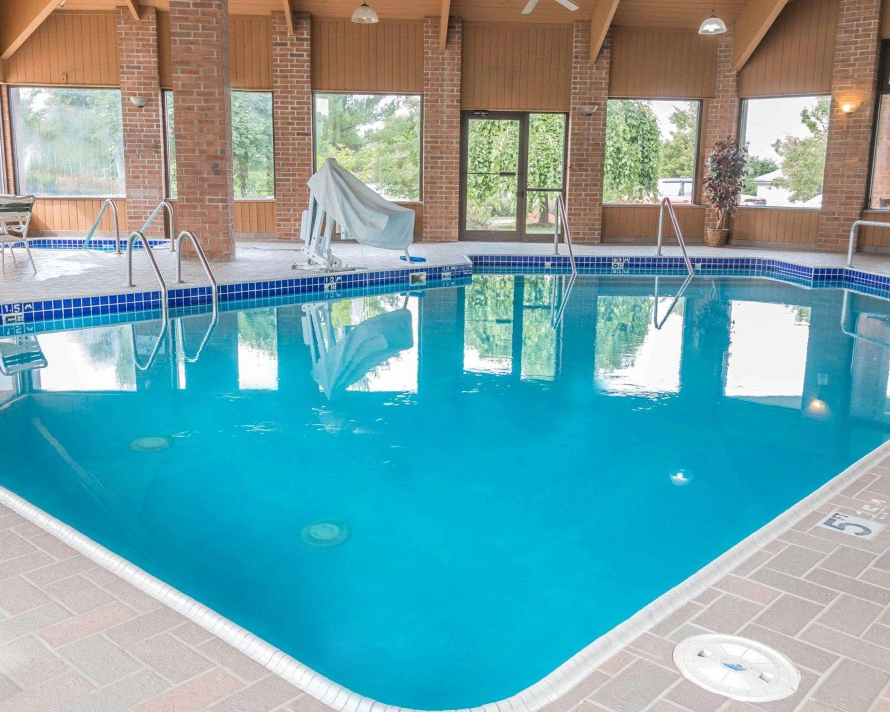 Quality Inn Grand Rapids North Уолкер Экстерьер фото
