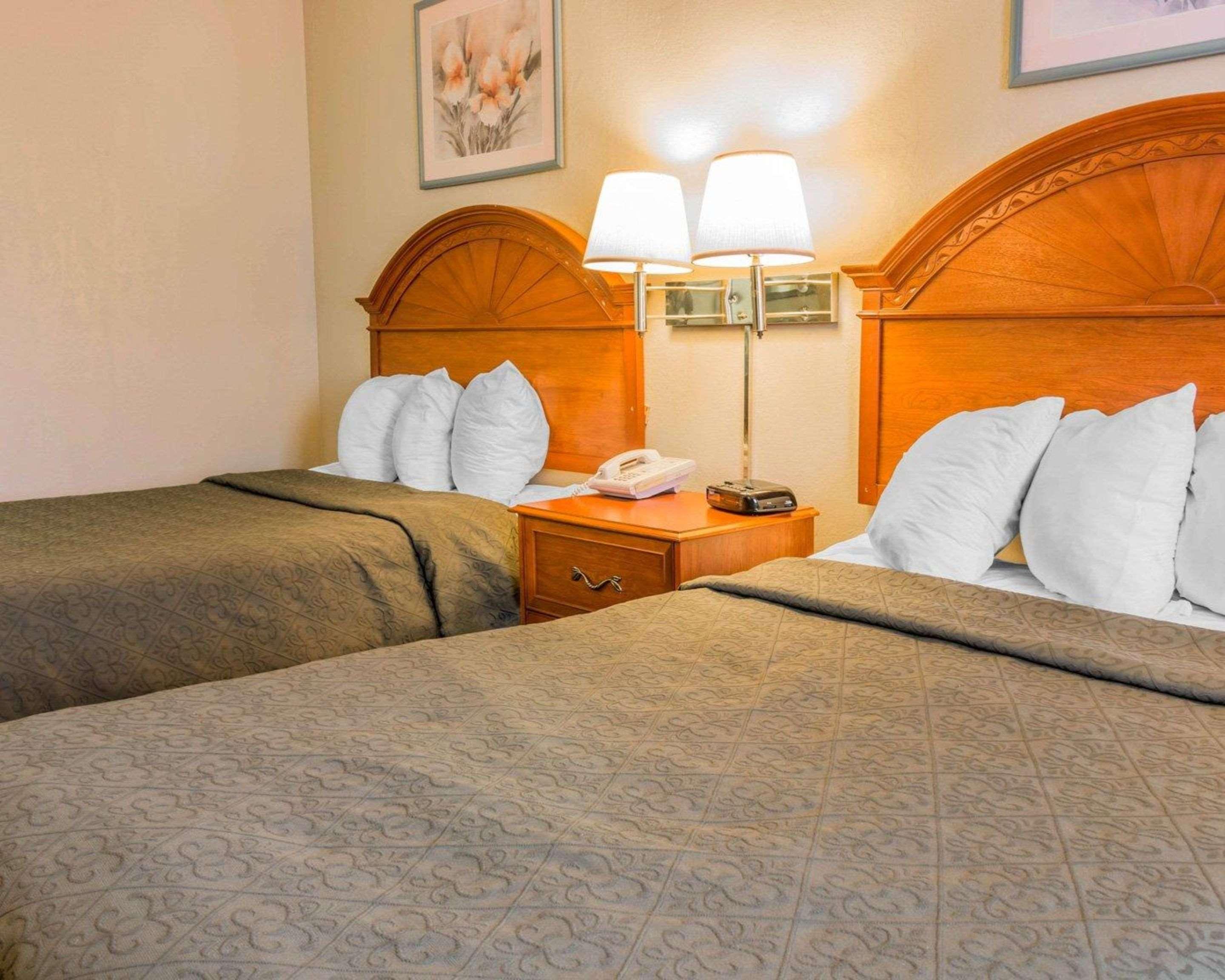 Quality Inn Grand Rapids North Уолкер Экстерьер фото