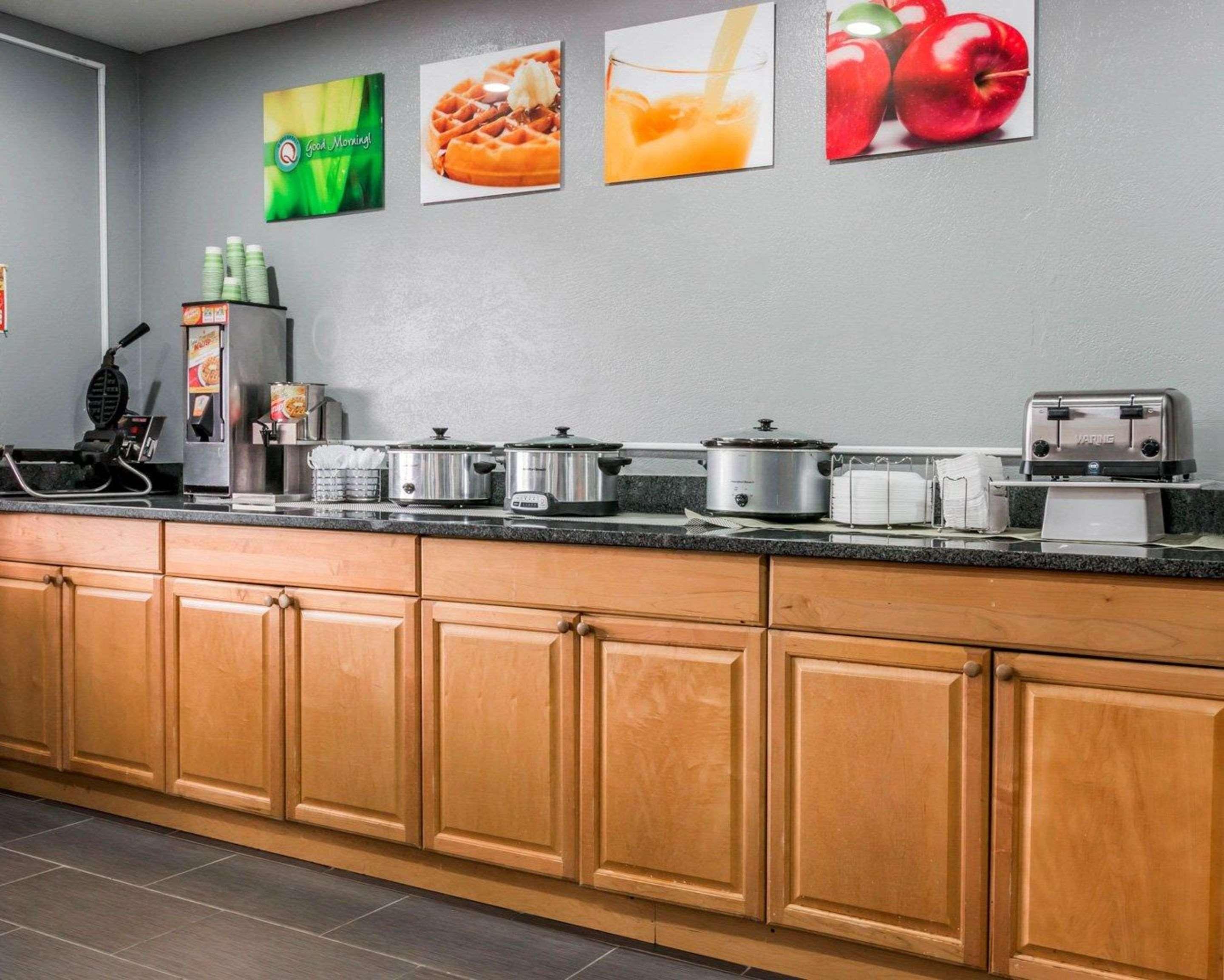 Quality Inn Grand Rapids North Уолкер Экстерьер фото